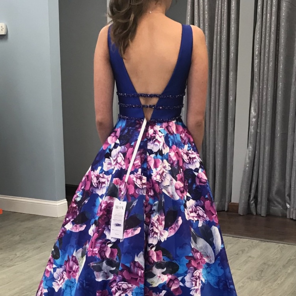 Elle Wilde Prom Dress Size 00 Originally $650 View 2